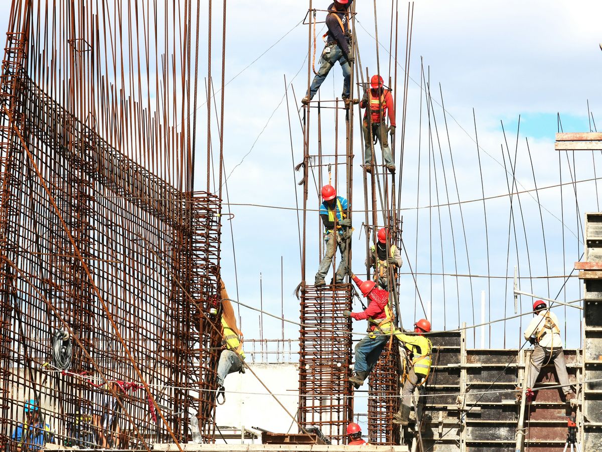 Injury at Work? When to Call a Lawyer (and When Not to)