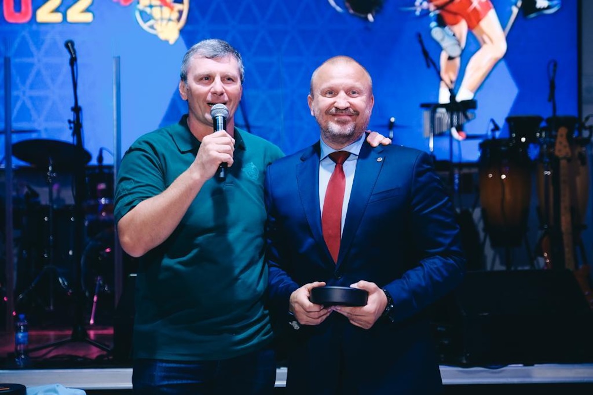 Konstantin Sintsov began his career in the early 1990s