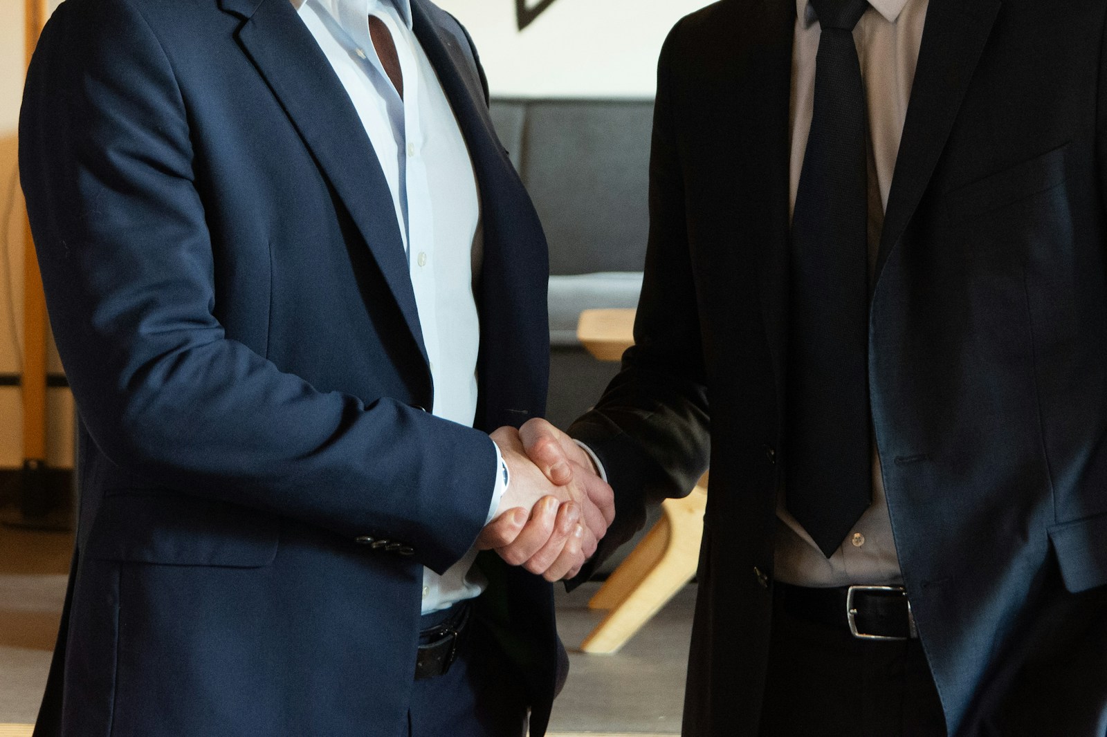 Who is the CEO of the Security Platform Drata?